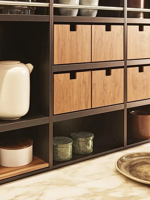 Poliform 在一所隐奢住宅内展开了大胆的试探