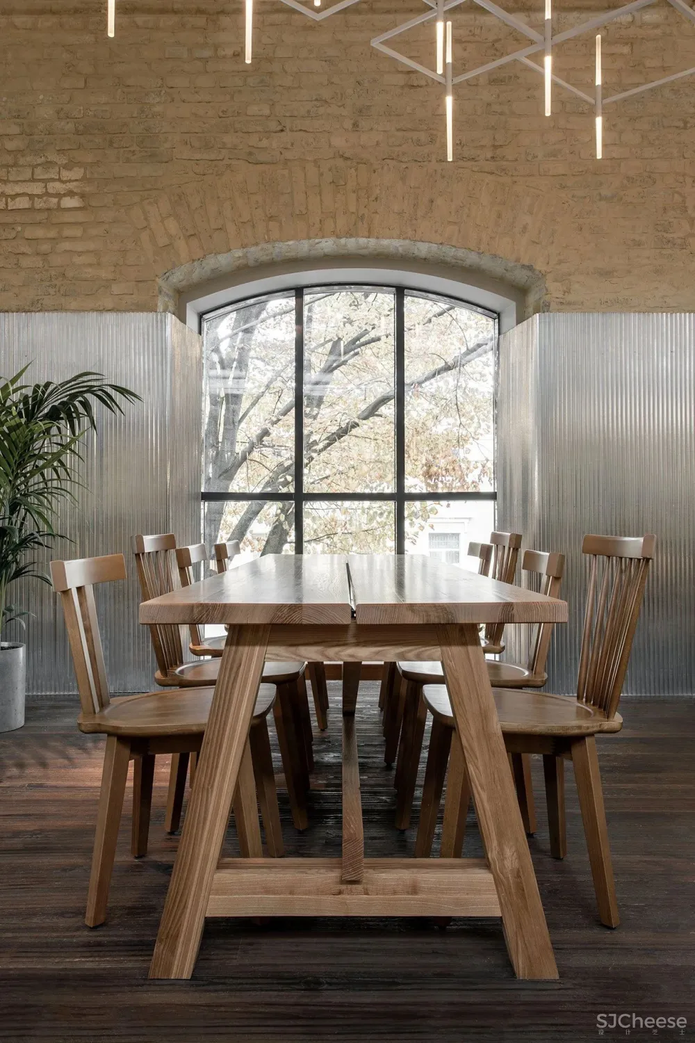 一个18世纪的军火库改造成基辅一个繁华的食品市场