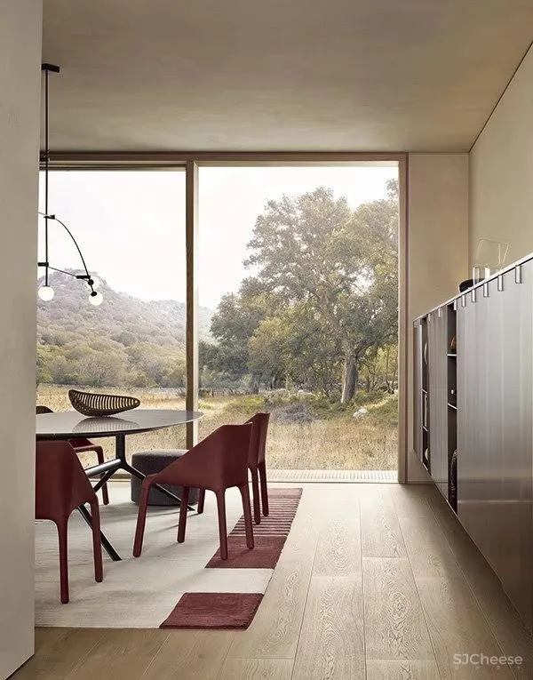 Poliform 在一所隐奢住宅内展开了大胆的试探