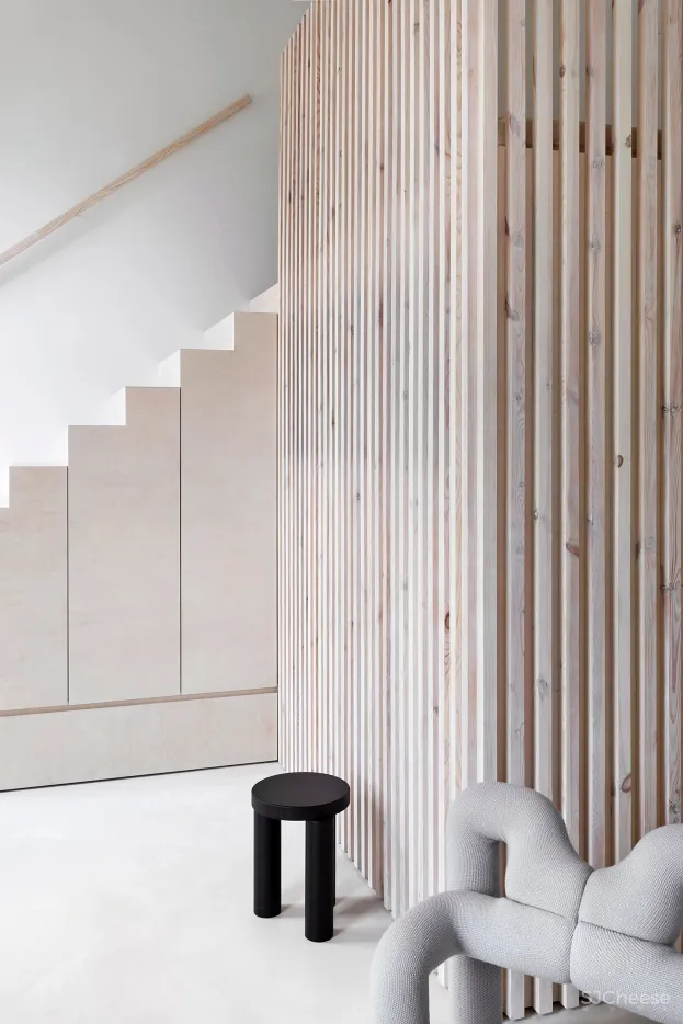 层高 4 米的极简公寓, 做个夹层空间大一倍