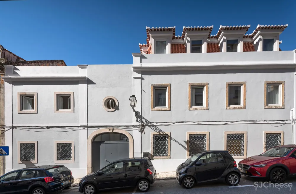 SIA Arquitectura 将里斯本的一座历史性的联排别墅改造成两座现代住宅