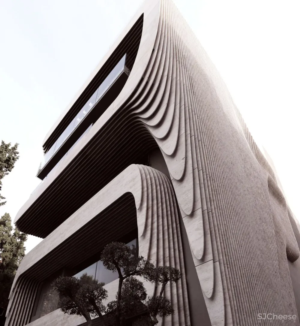 这栋房子用曲线大理石做外墙,张扬的个性之美!