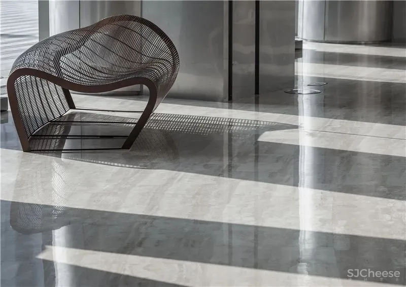 “光给予影的存在,影赋予光的生命” 中银大厦