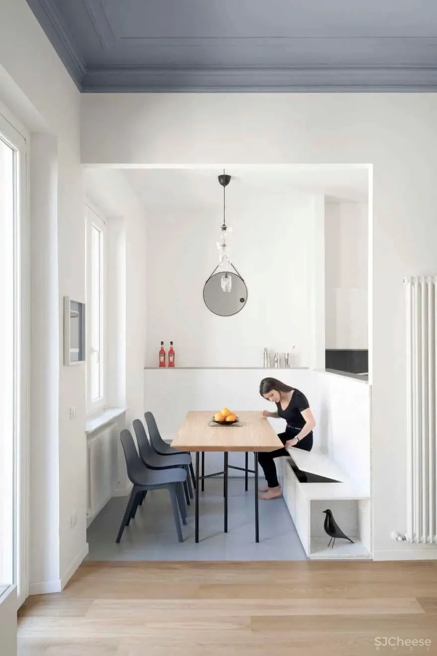 淡雅清爽的蓝,让十九世纪老建筑也如少女般明媚