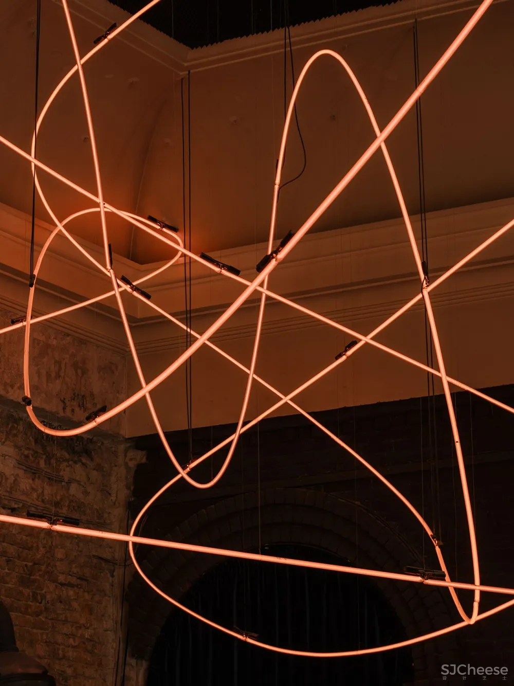 美食，调酒和艺术在柏林的KINK酒吧餐厅相遇