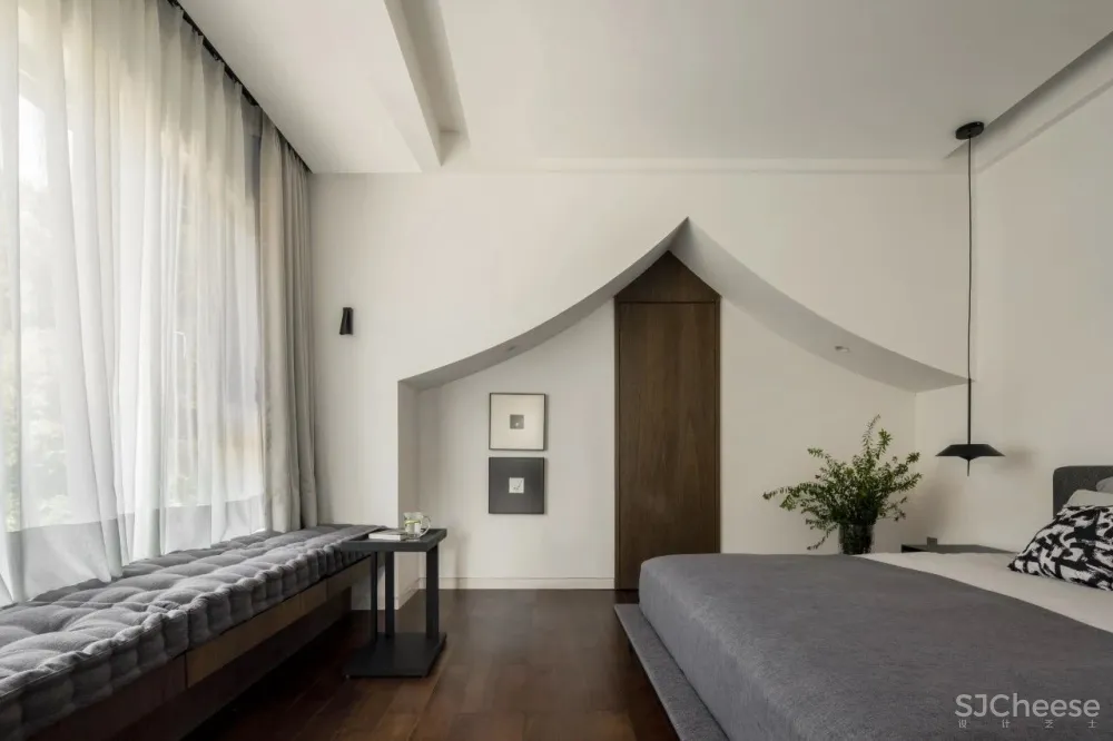 1100㎡独栋别墅使用13年后翻新，网友：给设计师跪了！（附改造前图）