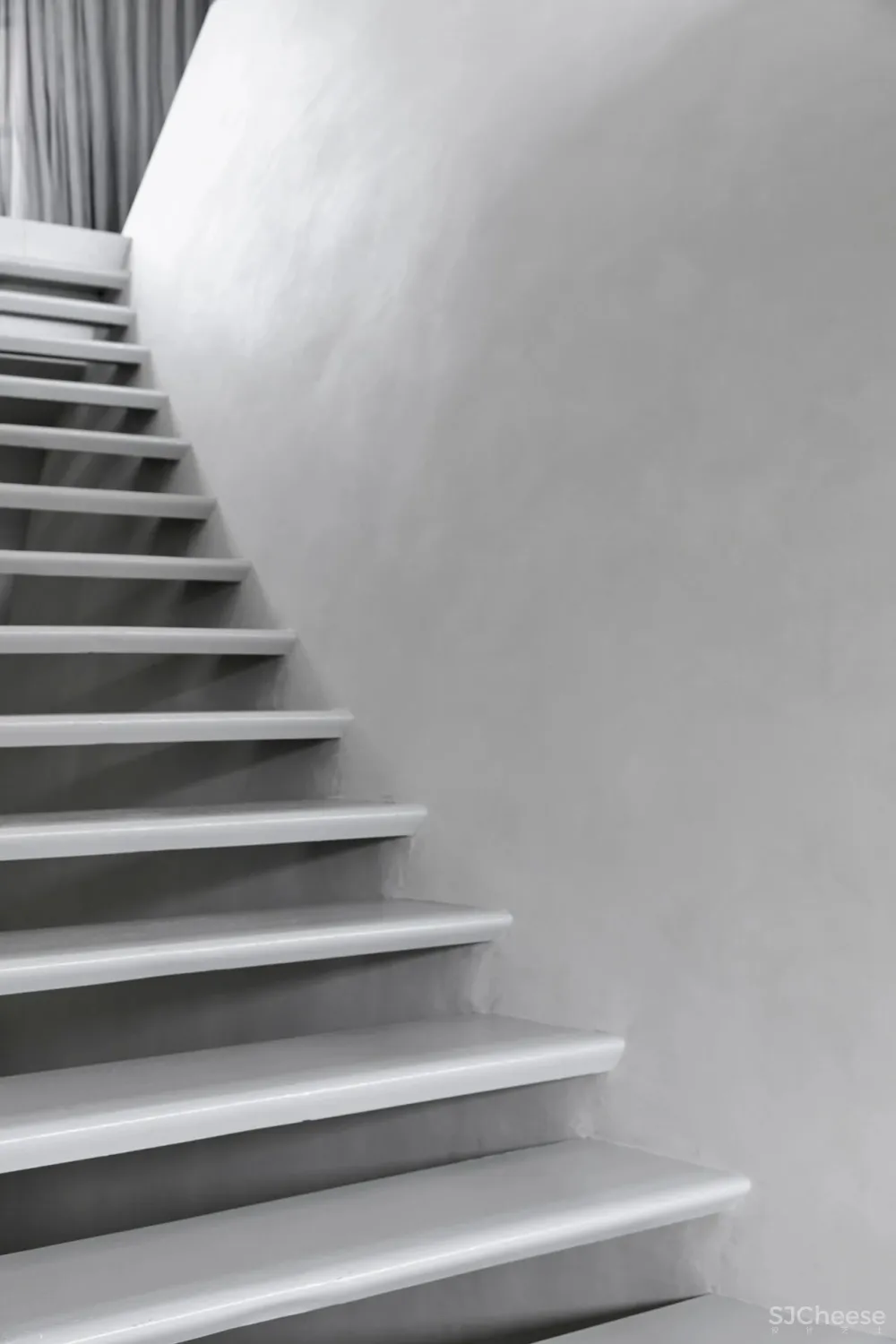 仓库改造成住宅, 弯曲的黄铜墙面惊艳了整个家