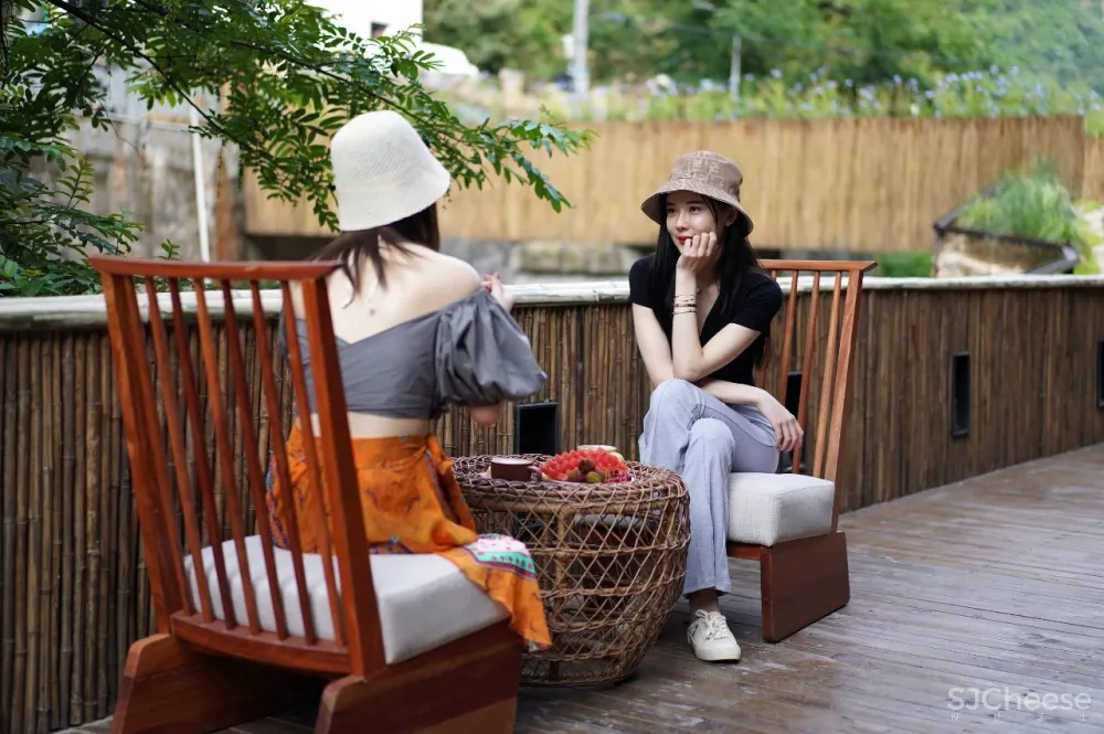 新挖到的隐秘玩水地, 直接睡入山溪间! 还原宫崎骏动漫里的夏天, 秒回无拘束童年时光