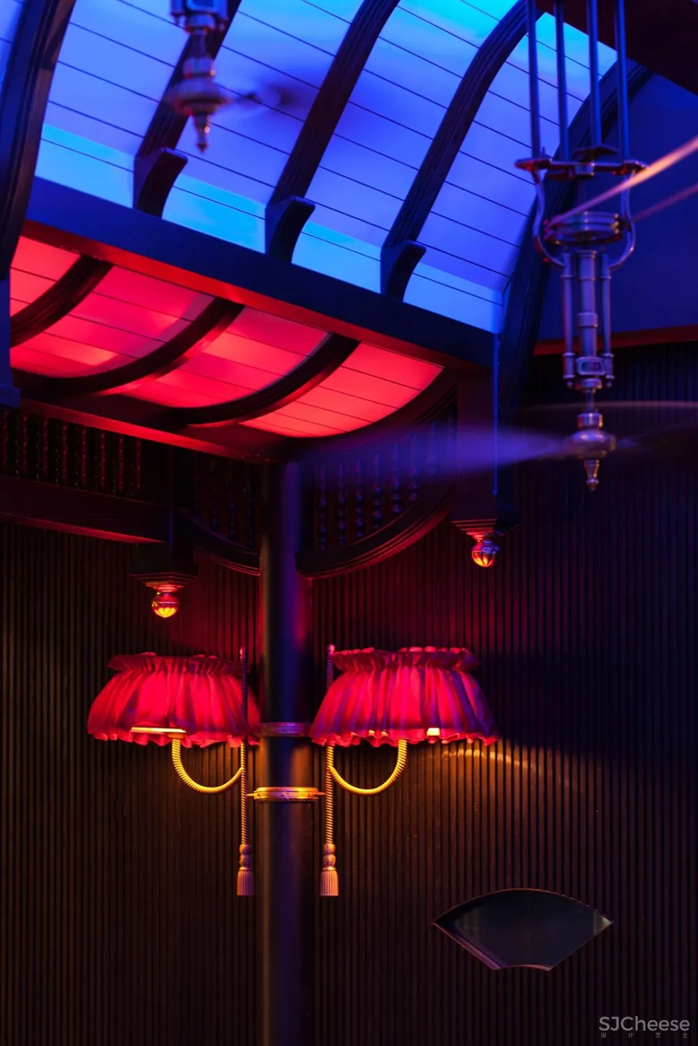 弄设计:得云茶楼成都太古里店,一幅美丽的画卷!