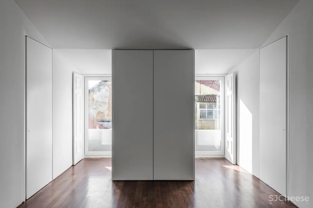 SIA Arquitectura 将里斯本的一座历史性的联排别墅改造成两座现代住宅