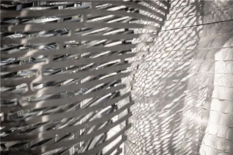 “光给予影的存在,影赋予光的生命” 中银大厦