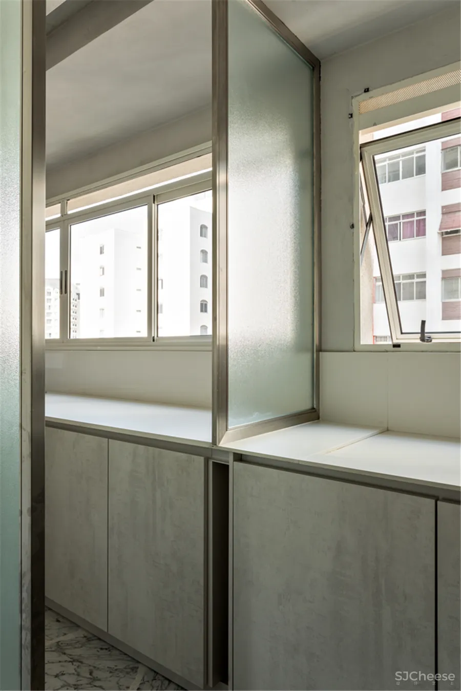 165㎡ 两室一厅, 阳台这样设计让客厅增大一倍