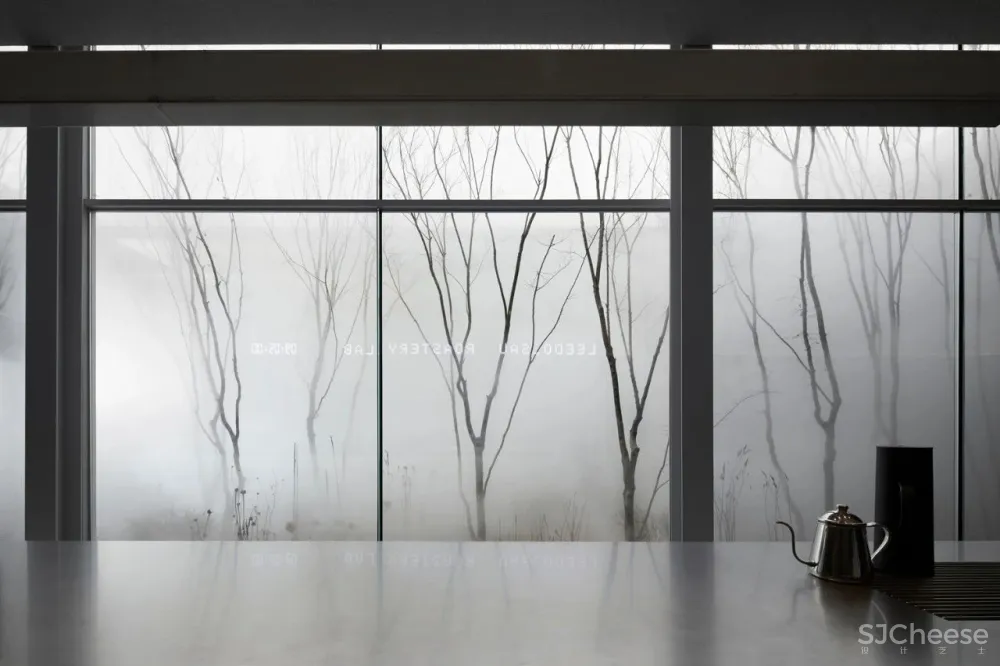 LEEDO SAU咖啡店,城市中‘抽离’空间 ATMOROUND