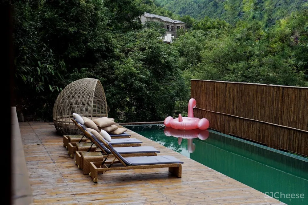 新挖到的隐秘玩水地, 直接睡入山溪间! 还原宫崎骏动漫里的夏天, 秒回无拘束童年时光