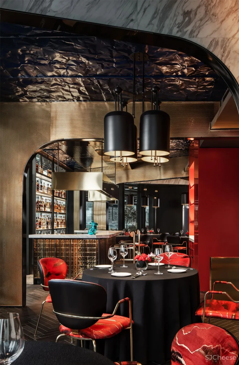 把水做到顶上的餐厅 曾建龙