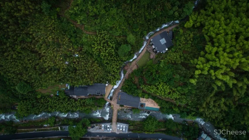 新挖到的隐秘玩水地, 直接睡入山溪间! 还原宫崎骏动漫里的夏天, 秒回无拘束童年时光