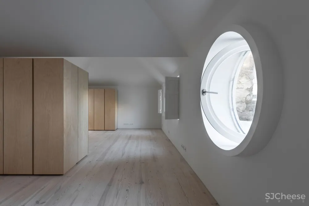 SIA Arquitectura 将里斯本的一座历史性的联排别墅改造成两座现代住宅