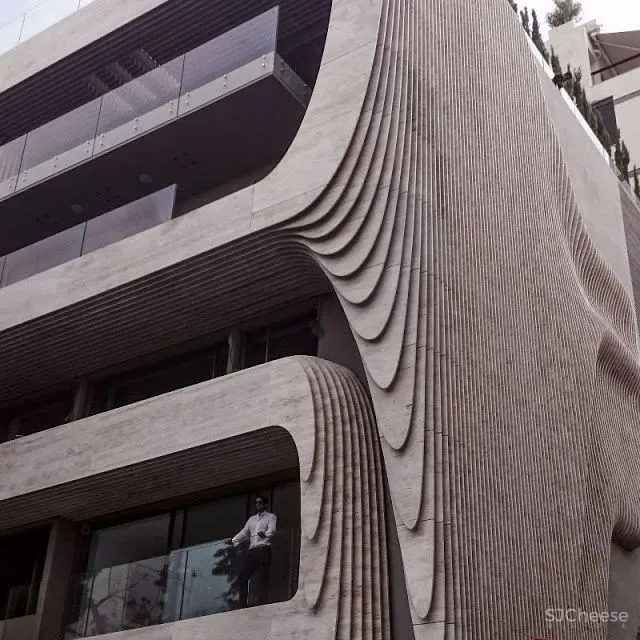 这栋房子用曲线大理石做外墙,张扬的个性之美!