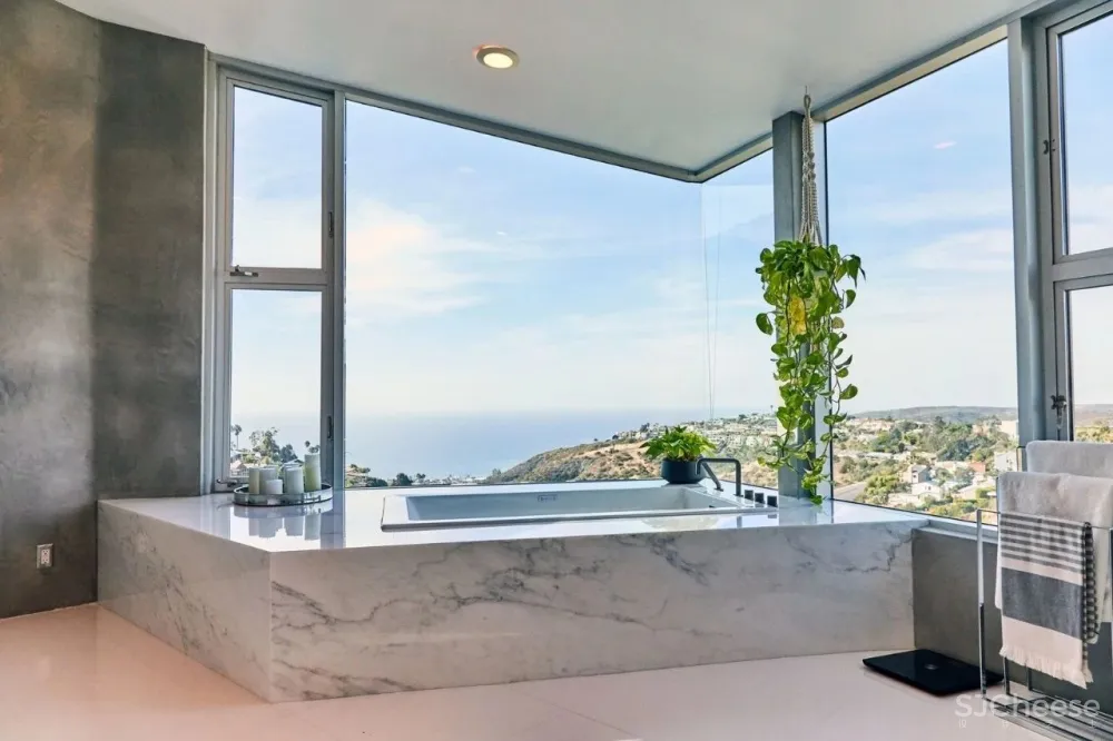 94年小伙买下近500m²豪宅,5间卧室,面朝大海,每一寸都是自己挣来的