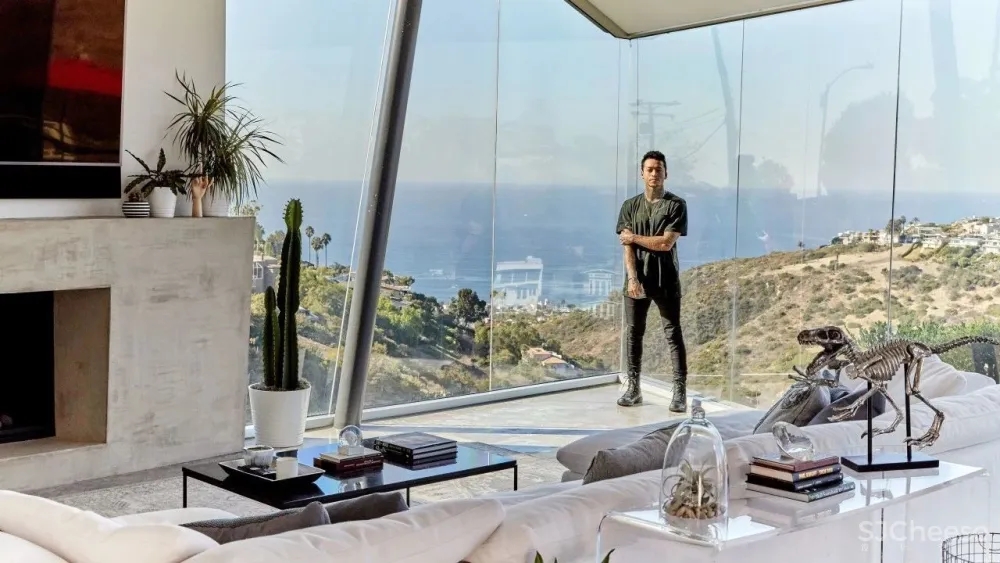 94年小伙买下近500m²豪宅,5间卧室,面朝大海,每一寸都是自己挣来的