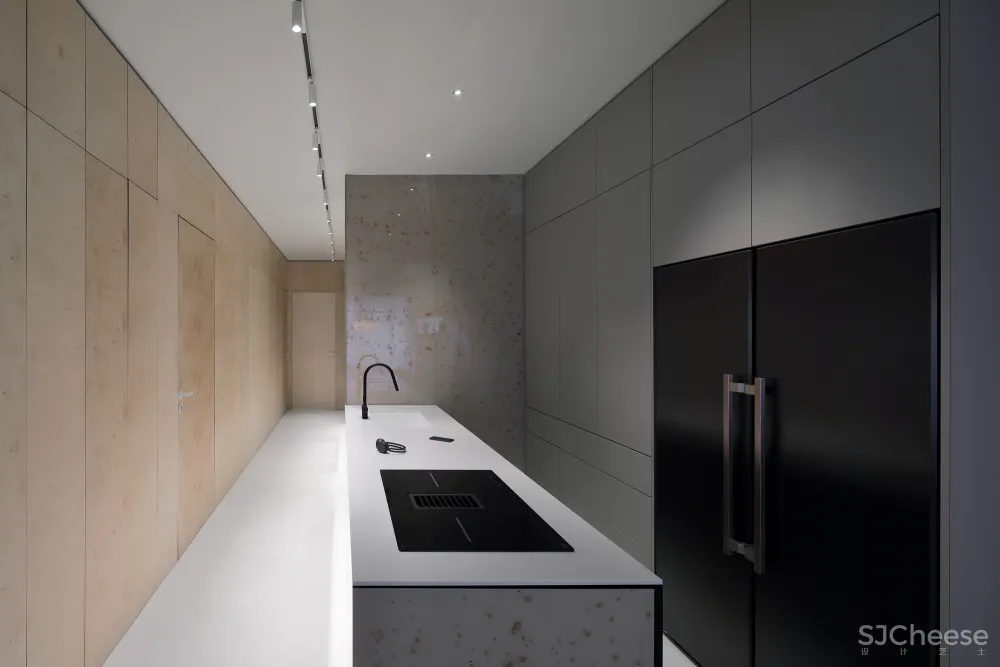 150㎡ 用「镜子」做装饰, 性冷淡的混凝土也超有 feel