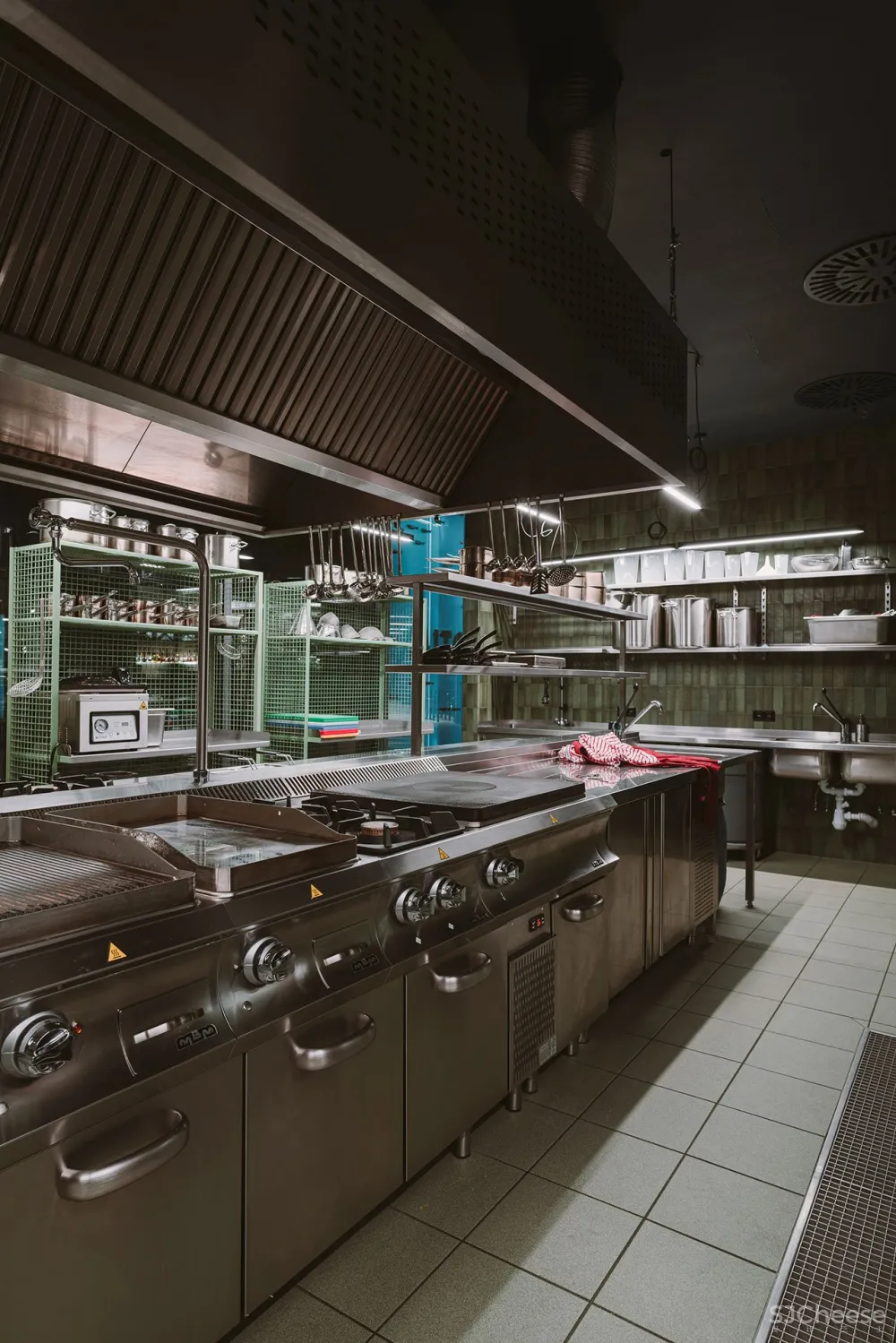 BUCK.STUDIO的MARTIM餐厅将葡萄牙的味道带到弗罗茨瓦夫