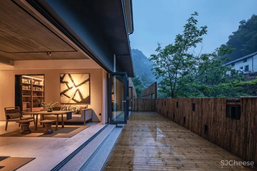 新挖到的隐秘玩水地, 直接睡入山溪间! 还原宫崎骏动漫里的夏天, 秒回无拘束童年时光