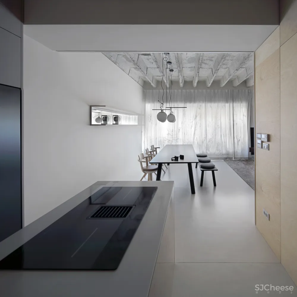 150㎡ 用「镜子」做装饰, 性冷淡的混凝土也超有 feel