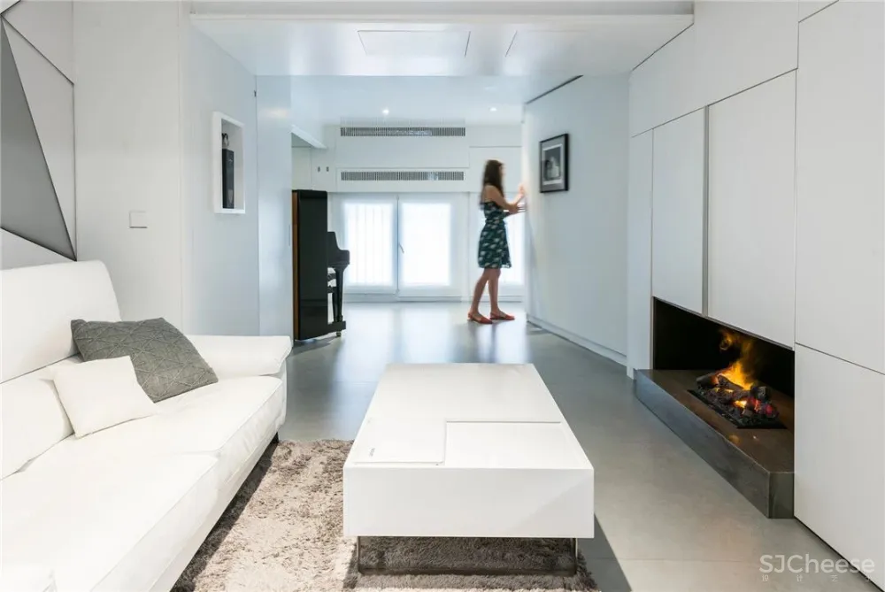 Living Big,他们将小空间最大化利用;通过简单手势即可转换空间,他们是移动系统专家