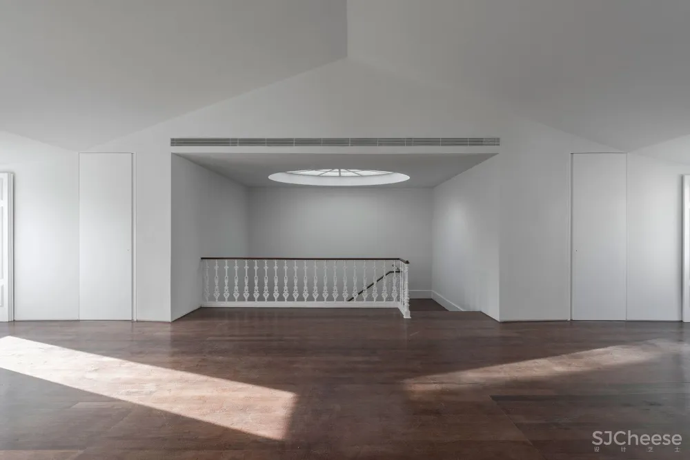 SIA Arquitectura 将里斯本的一座历史性的联排别墅改造成两座现代住宅