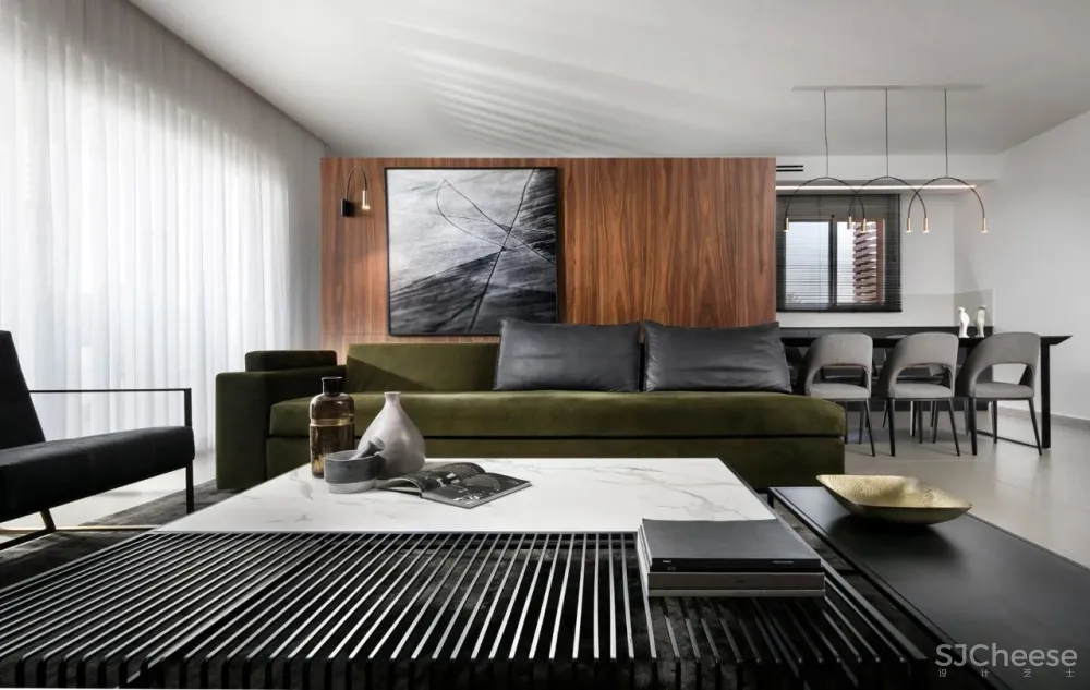 设计师梁志天的家曝光，大师也青睐“地板上墙”