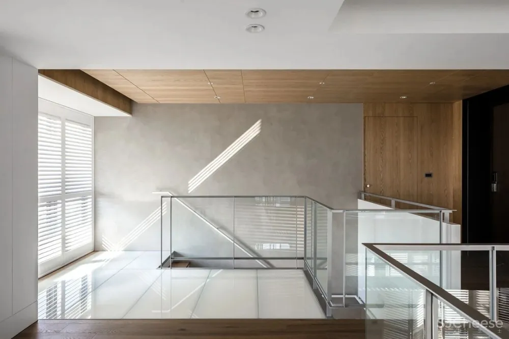 233㎡ 挑空设计,百叶窗这样用更高级