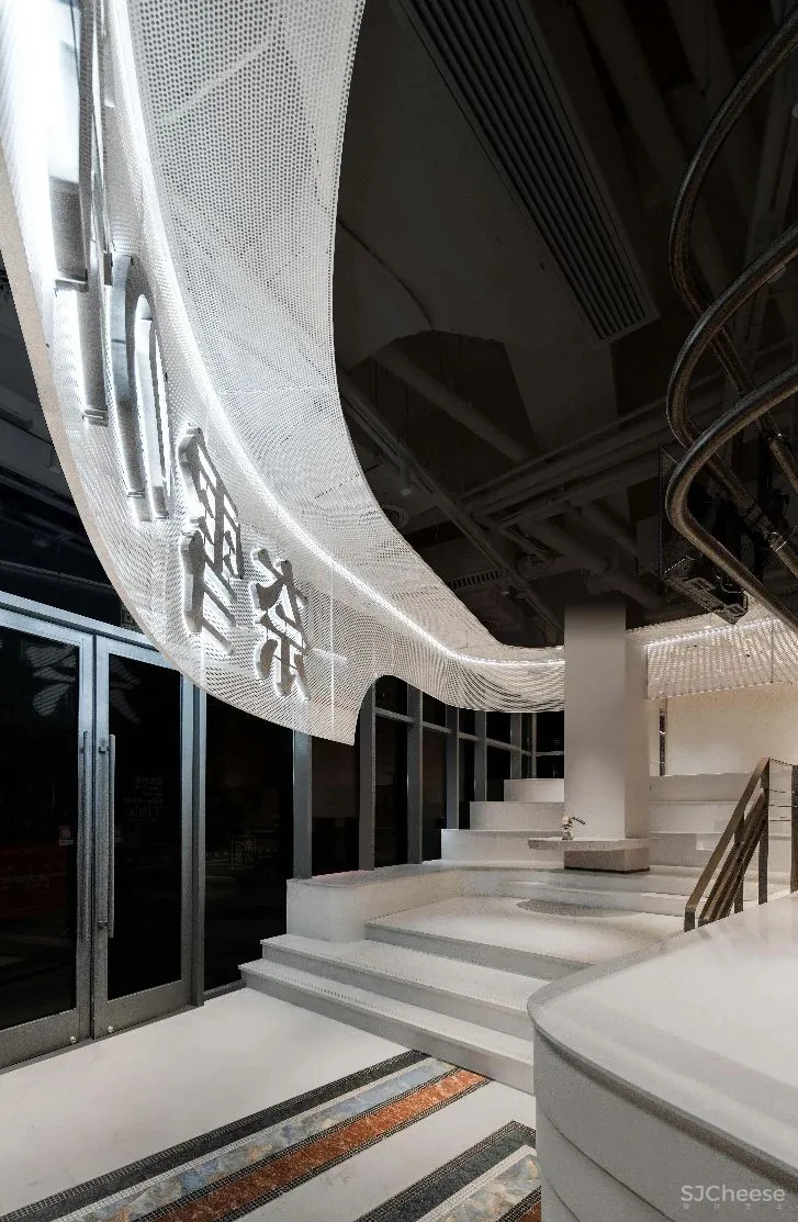 新作 KWSD境物建筑：爬一座“茶山” 然后在微醺酒屋里做梦