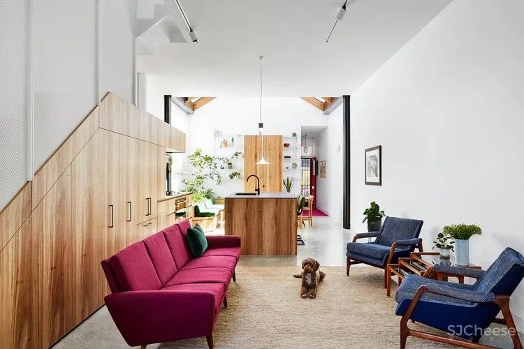 老旧建筑改造的空间里，有花园有阳光，因为他们终于对这里下手了