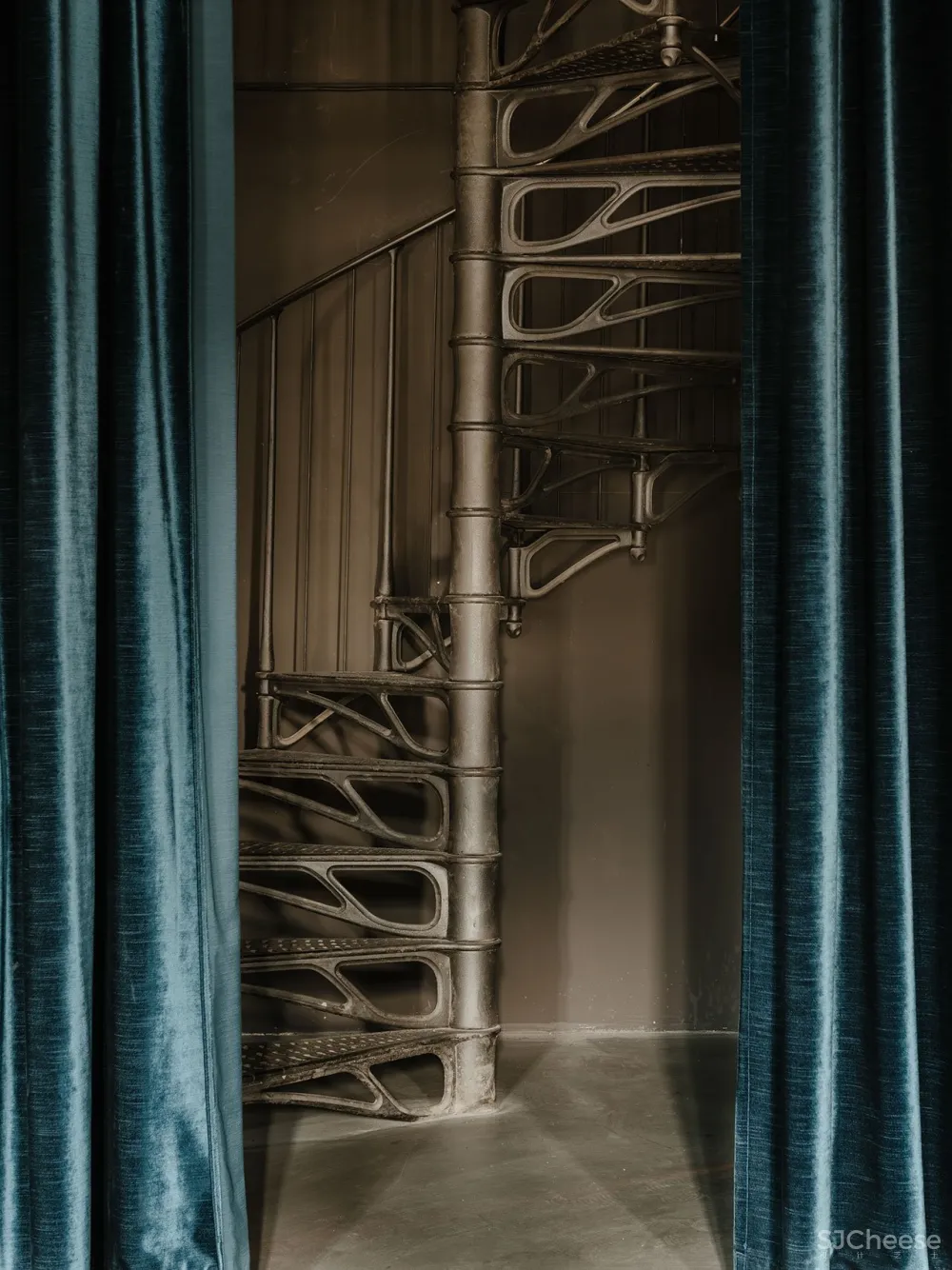 美食，调酒和艺术在柏林的KINK酒吧餐厅相遇