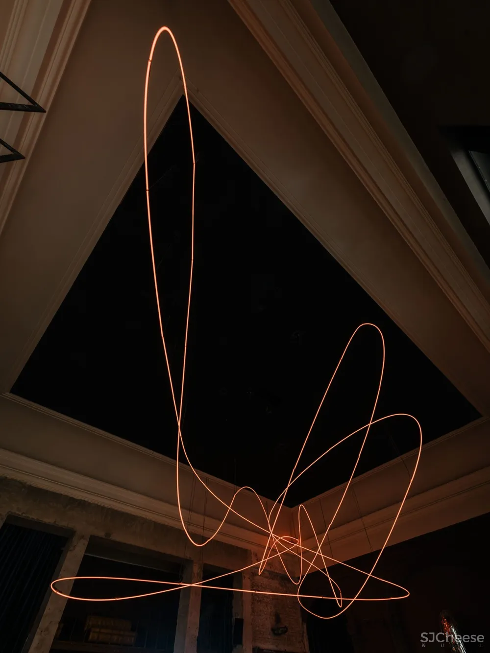 美食，调酒和艺术在柏林的KINK酒吧餐厅相遇