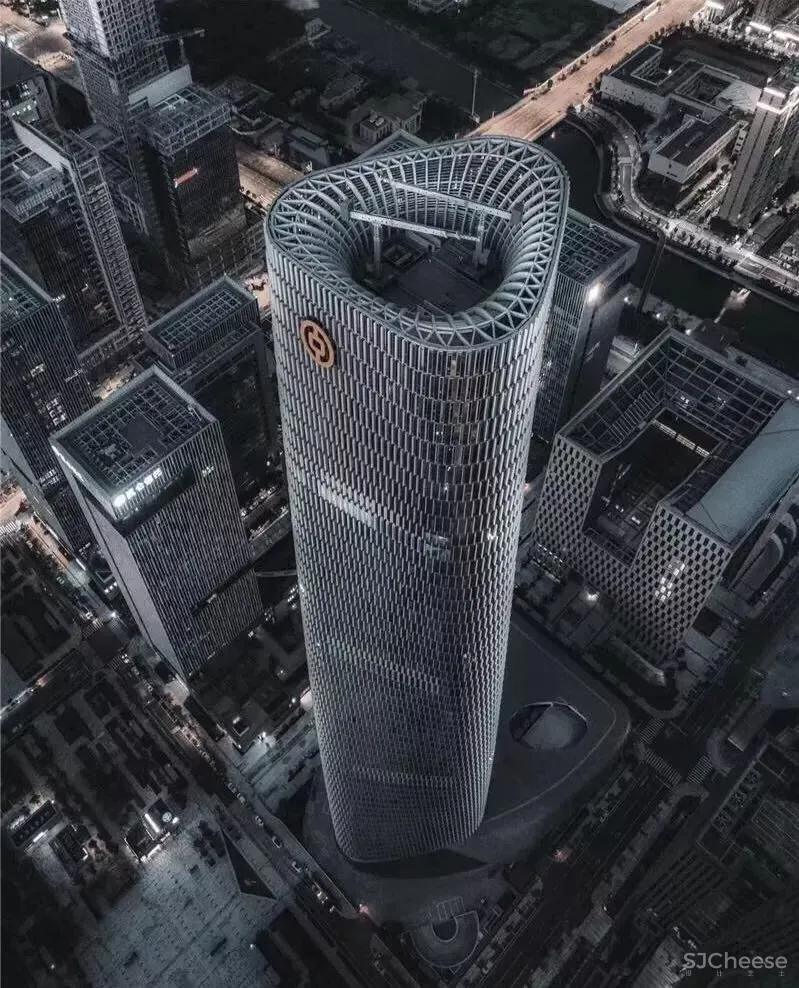 “光给予影的存在,影赋予光的生命” 中银大厦