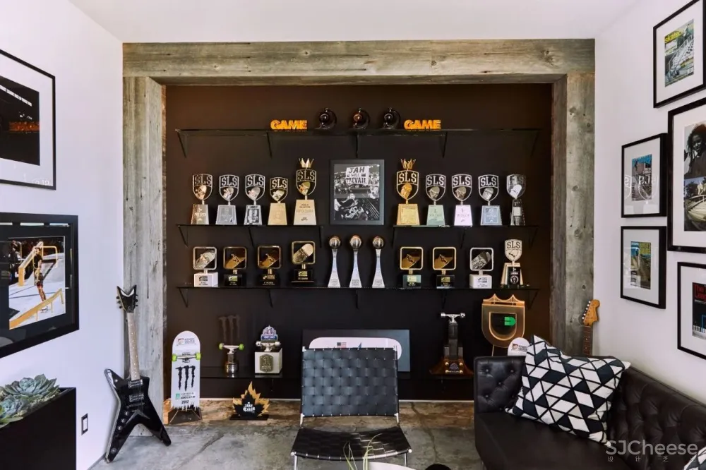 94年小伙买下近500m²豪宅,5间卧室,面朝大海,每一寸都是自己挣来的