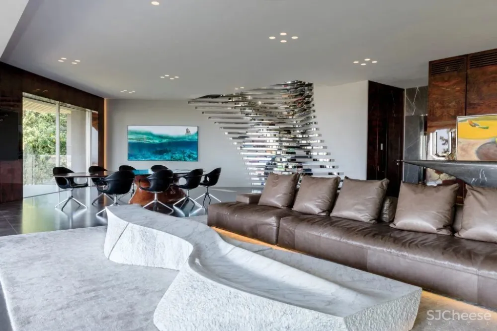 这栋房子用曲线大理石做外墙,张扬的个性之美!