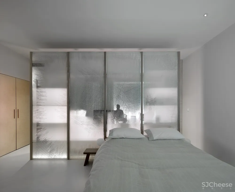 150㎡ 用「镜子」做装饰, 性冷淡的混凝土也超有 feel