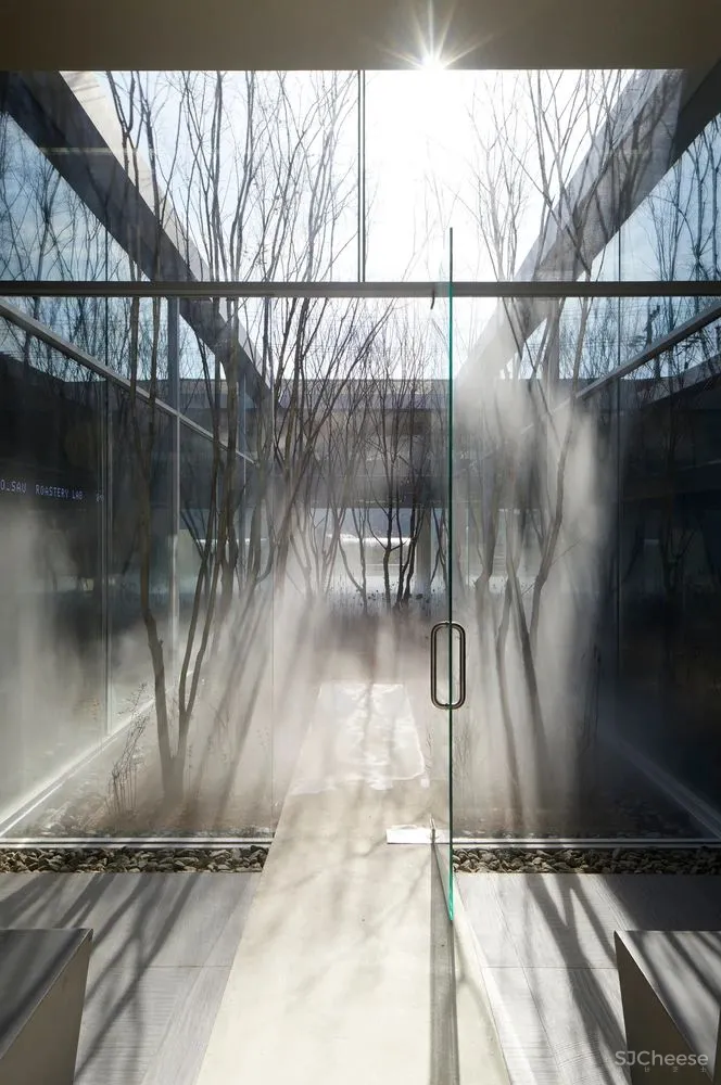 LEEDO SAU咖啡店,城市中‘抽离’空间 ATMOROUND