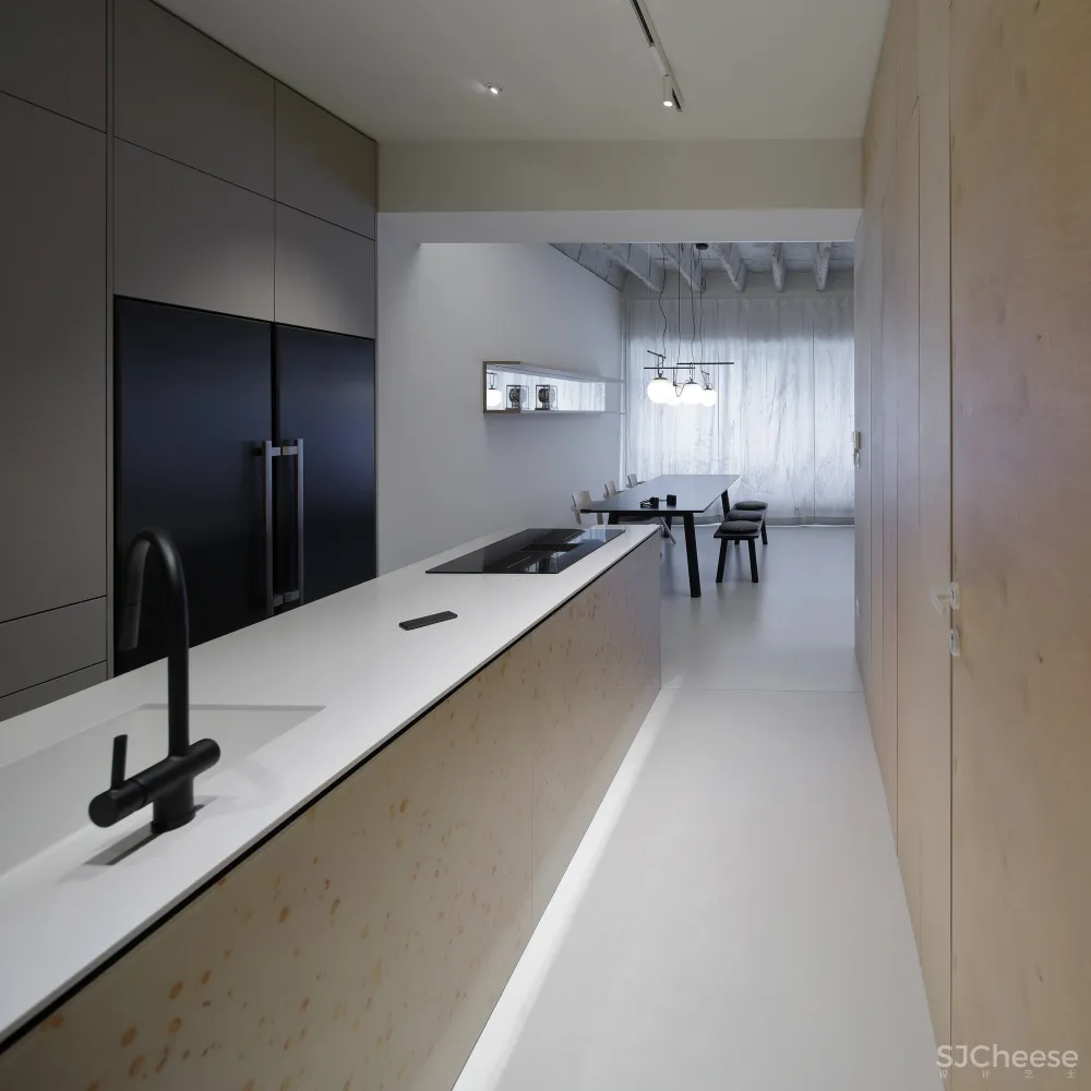 150㎡ 用「镜子」做装饰, 性冷淡的混凝土也超有 feel