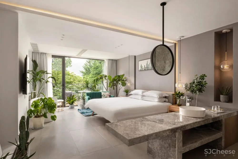 莫干山云端新宿!2000 m²摩洛哥花园私藏游乐园,loft亲子滑梯房,露台无边泳池超隐秘!