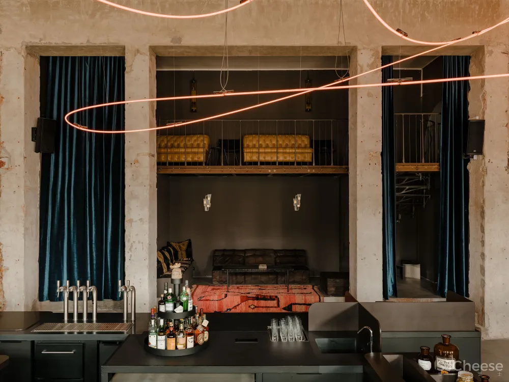 美食，调酒和艺术在柏林的KINK酒吧餐厅相遇