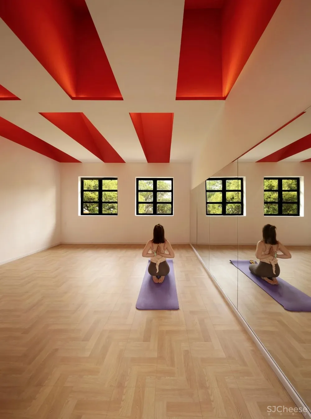 建筑师在老房子里插入四个构件,将其变成136㎡的瑜伽馆