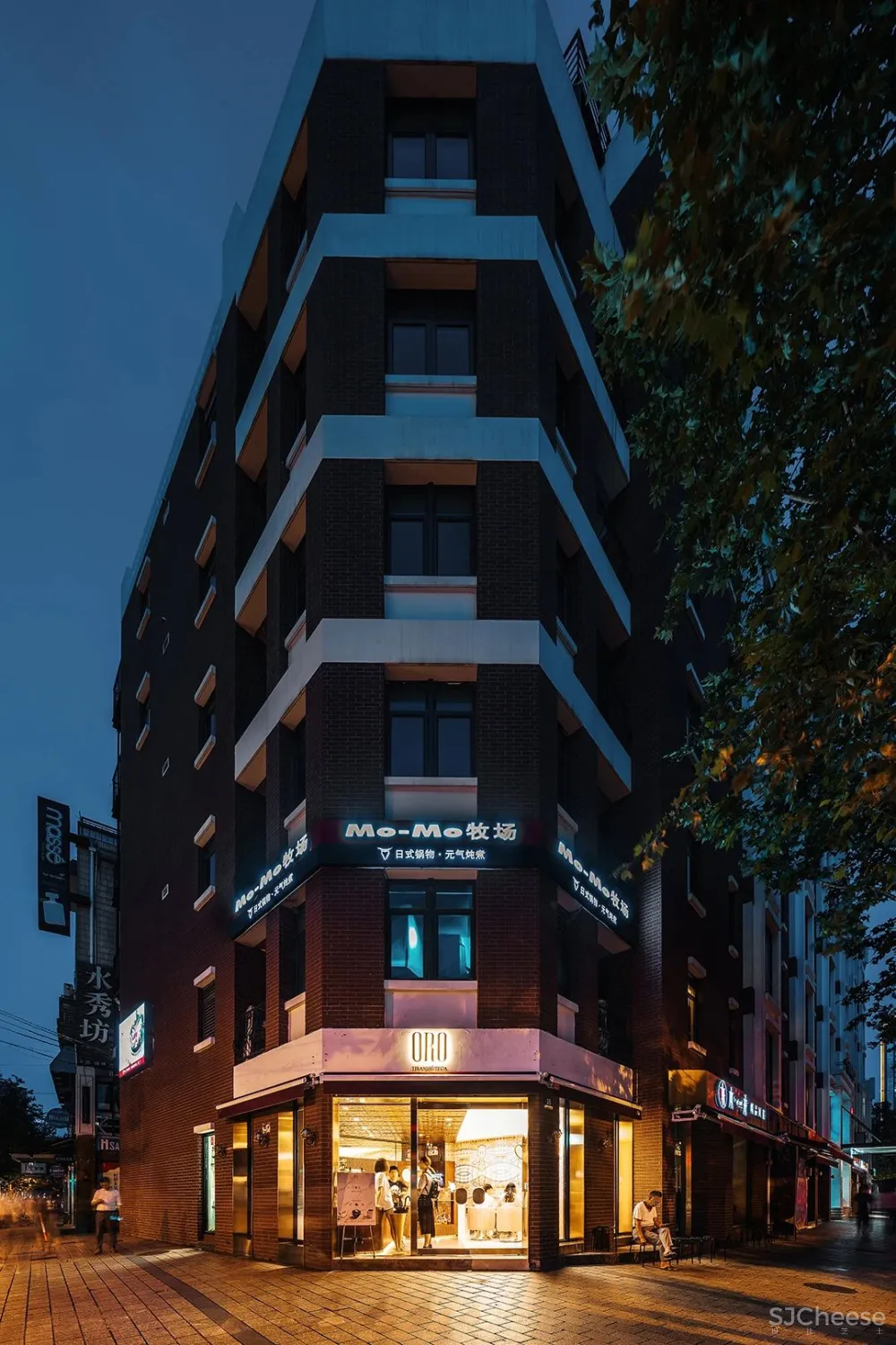 弄设计:得云茶楼成都太古里店,一幅美丽的画卷!