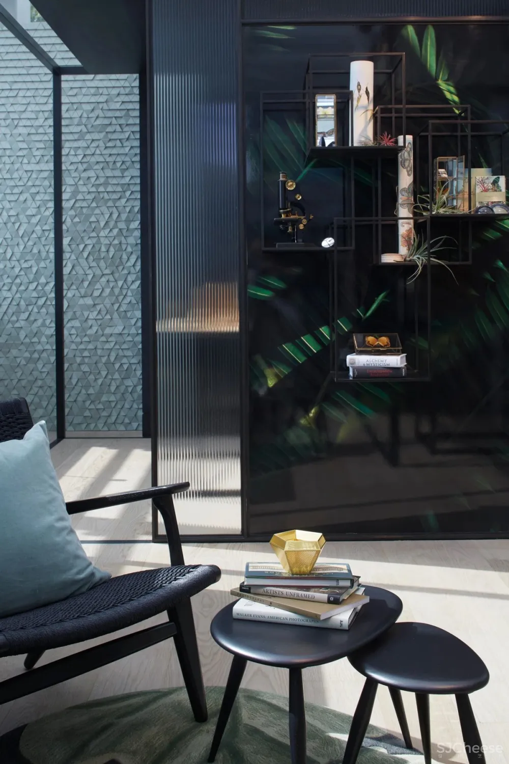 爆红的垂直森林,却被吐槽「蚊虫太多」「物业太贵」,阳台还是点到为止的绿化靠谱