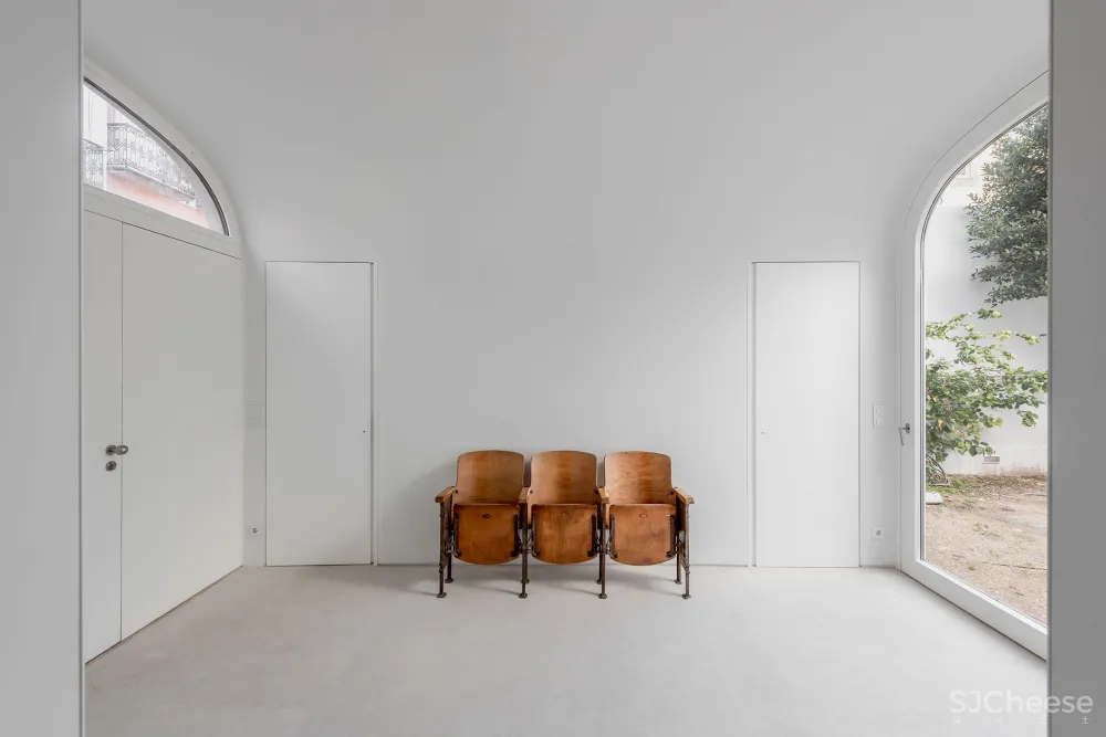 SIA Arquitectura 将里斯本的一座历史性的联排别墅改造成两座现代住宅