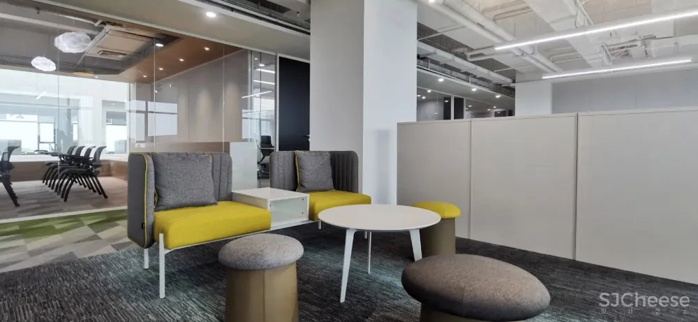 环境与空间 / 空间与人的.融合 - 国品乳业办公空间设计