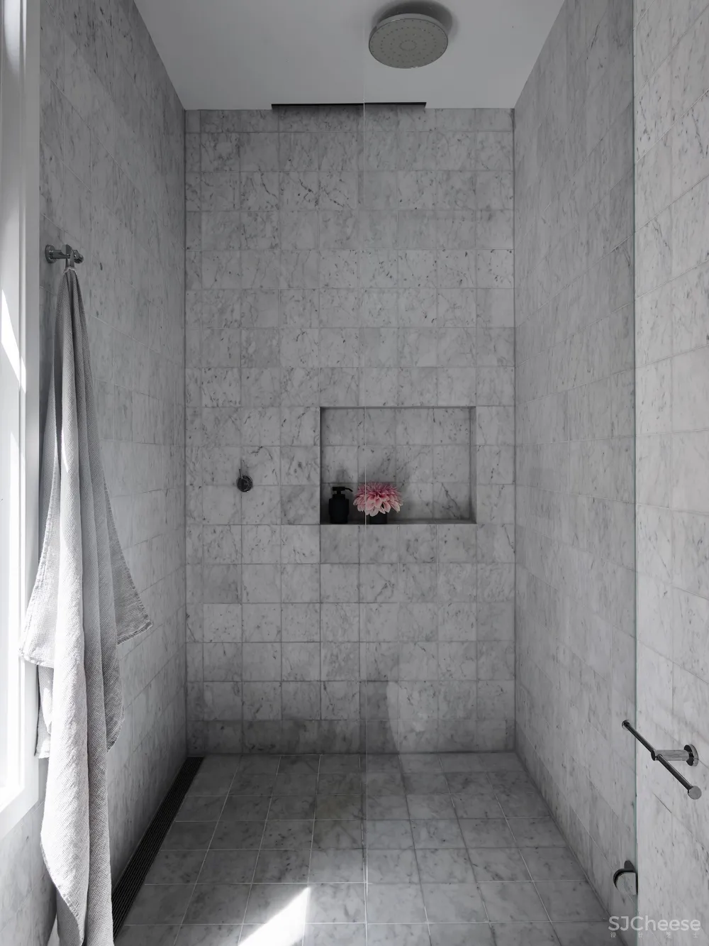 Alexander CO在Bondi Junction建造了一个大师水准的建筑